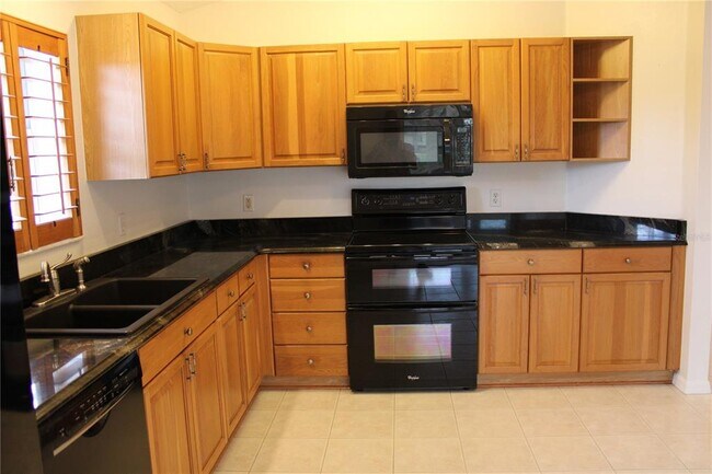 Building Photo - 1702 Fairway Trce