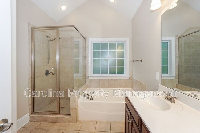 Building Photo - 181 Streamside Pl