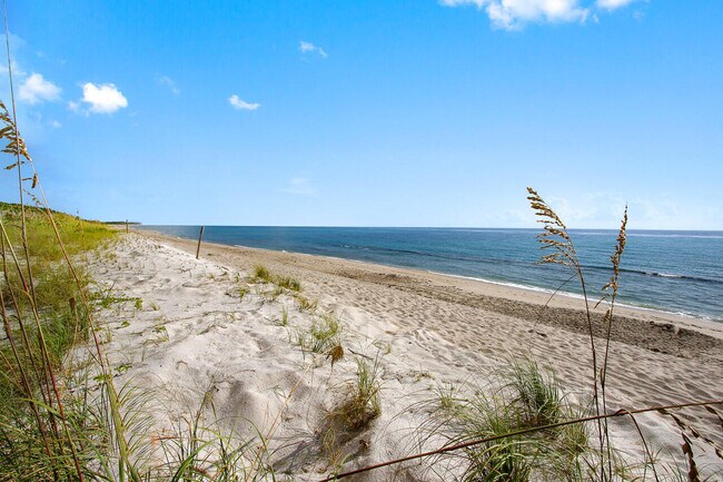 Building Photo - 5540 N Ocean Dr