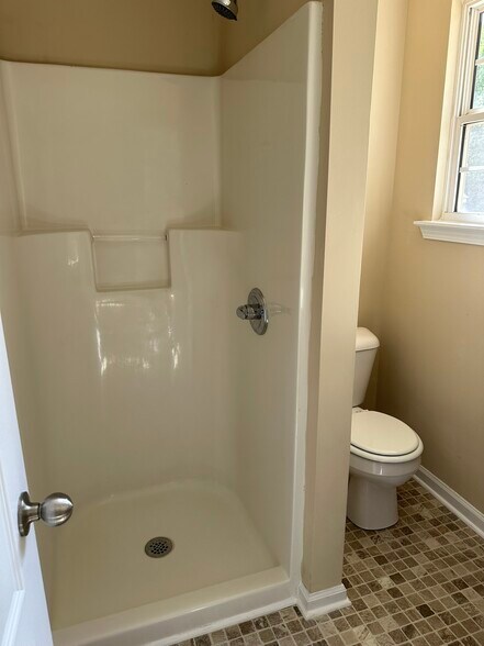 Building Photo - 104 Shirley Ct