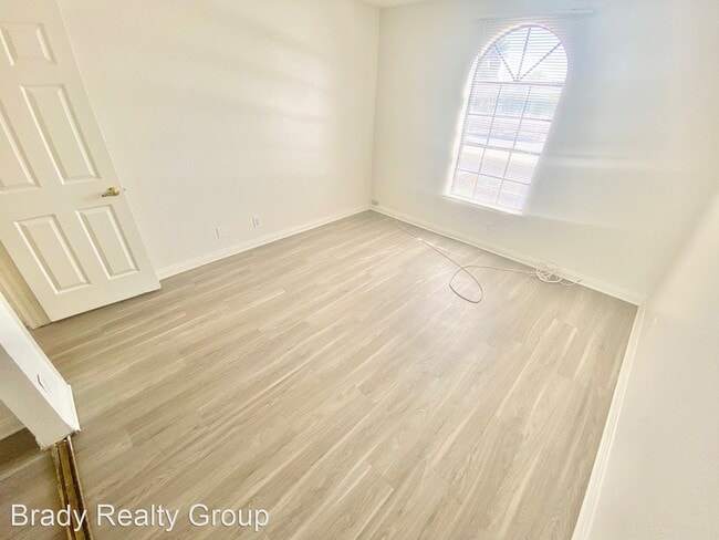 Building Photo - 2 br, 2 bath House - 2978 Juniper Hills #201