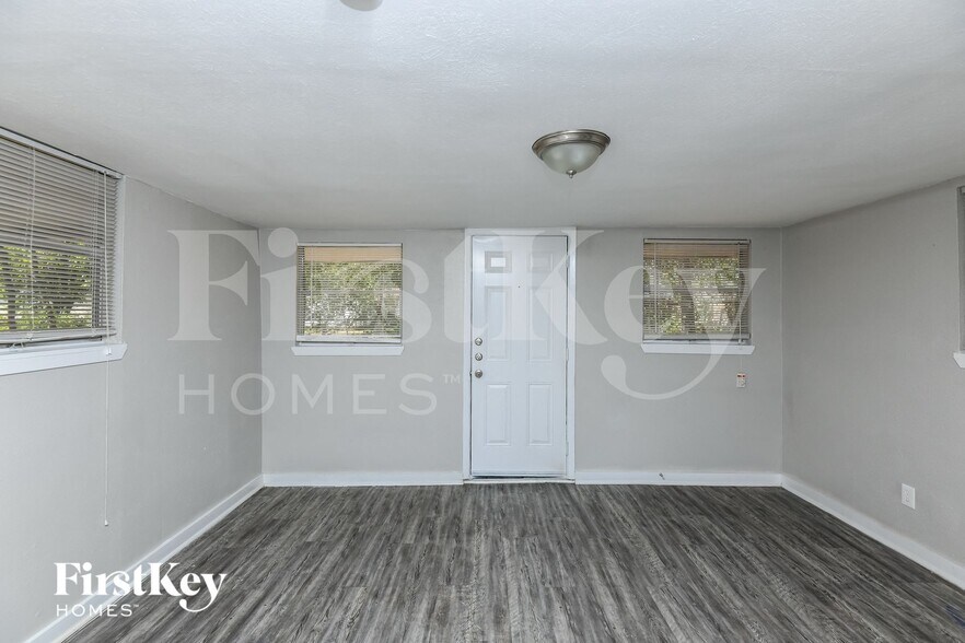 Building Photo - 308 Bluebonnet St