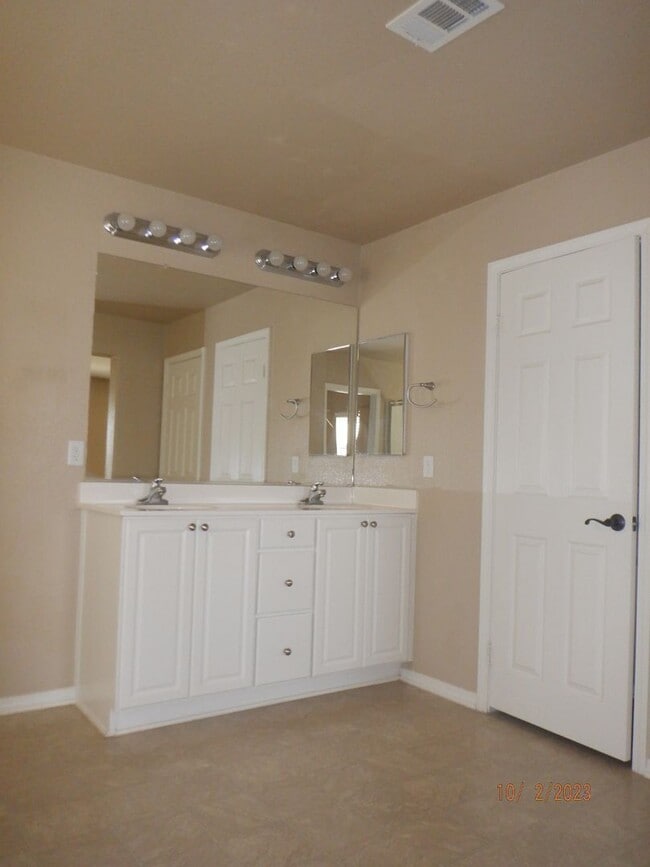 Building Photo - Located in the Heart of Tehachapi!