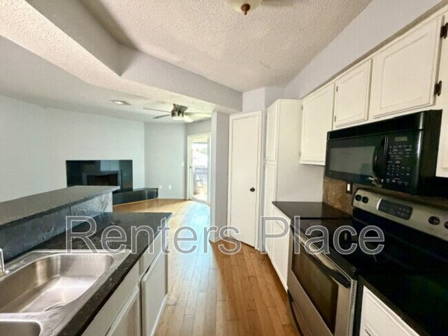 Building Photo - 1207 S Quaker Ave