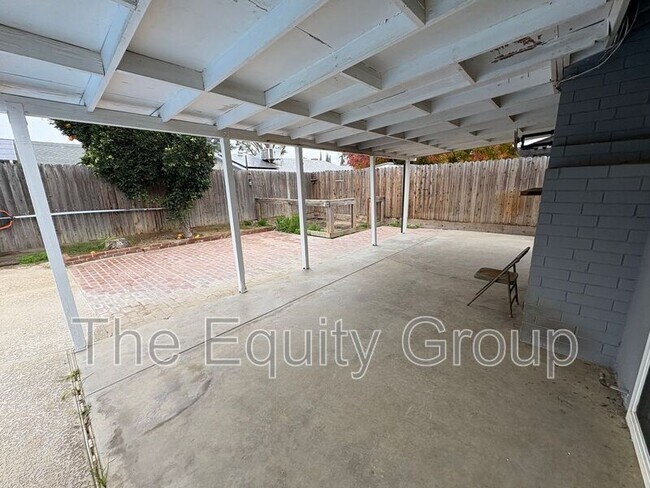 Building Photo - 1937 Chinowth St