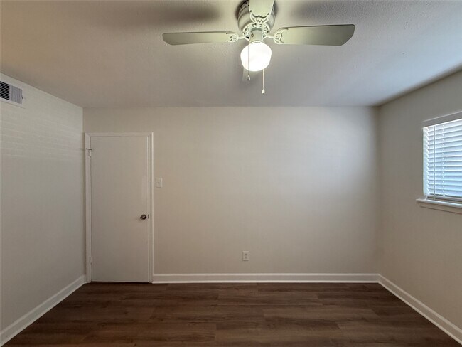 Building Photo - 1141 N Durham Dr