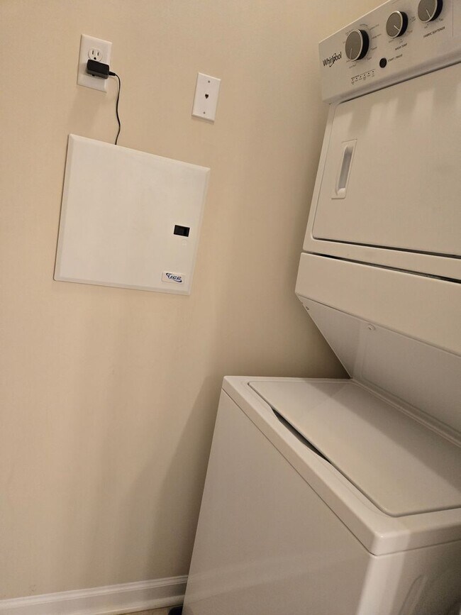 Building Photo - Wow! Incredible Luxury Townhome in Williamsburg!