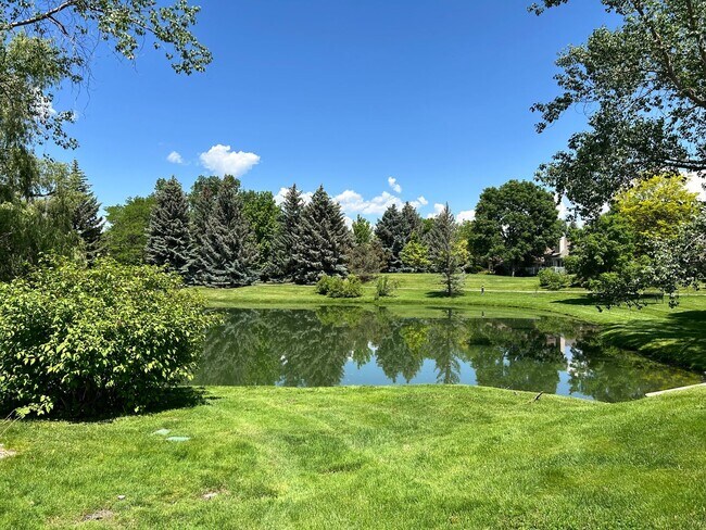 Building Photo - Gorgeous 4 Bedroom Townhome Steps from Boulder Country Club