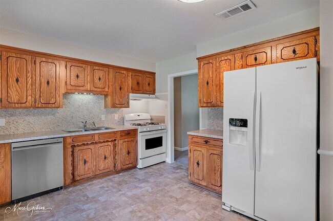 Building Photo - 2121 Venus Dr