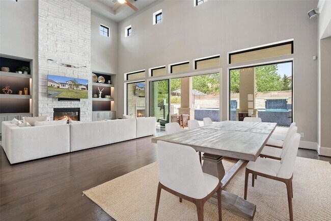Building Photo - 105 Bisset Ct