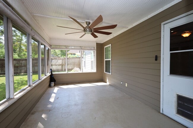 Building Photo - 4383 Kenilworth Cir