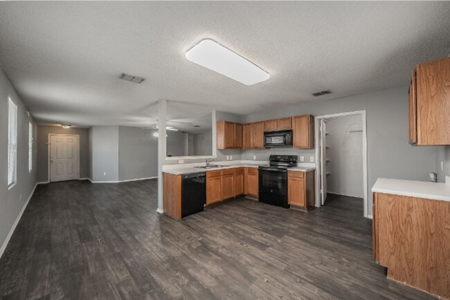 Building Photo - 3327 Clydesdale Dr