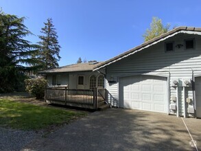 Building Photo - Tacoma duplex 2bdr 2bath duplex w/ 1 car g...