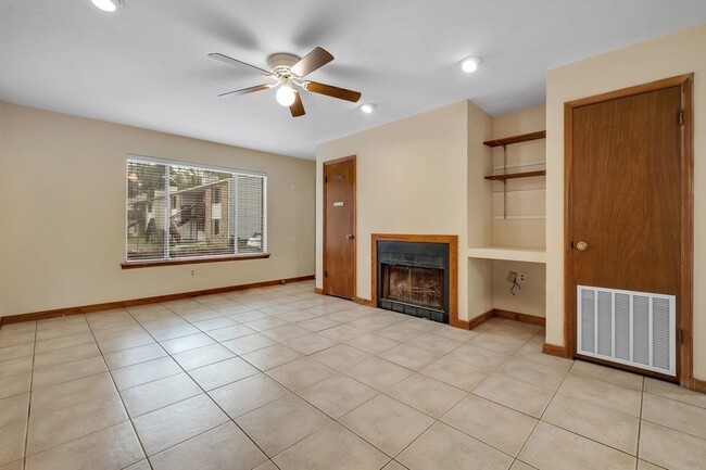 Building Photo - 2008 E Park Ave