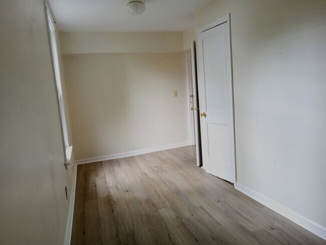 Building Photo - 328 D St