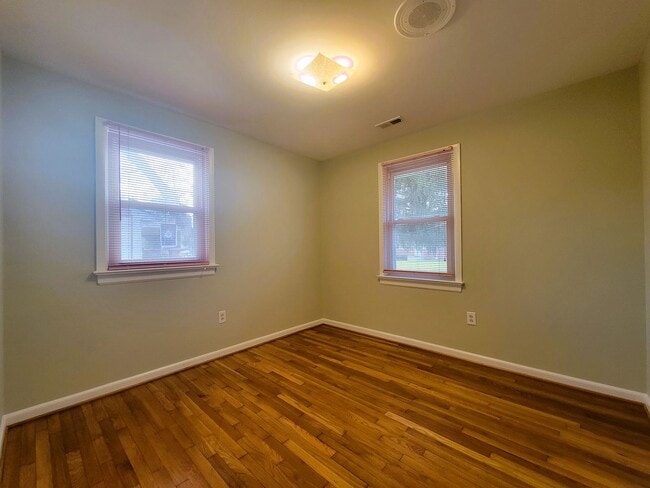 Building Photo - Renovated brick rancher in Southside.