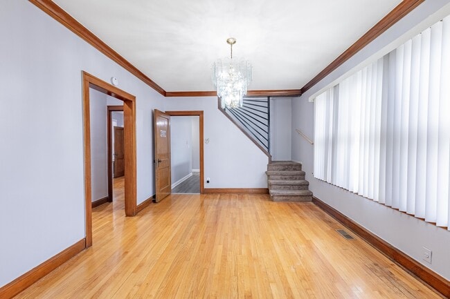 Building Photo - 6141 S Kilbourn Ave