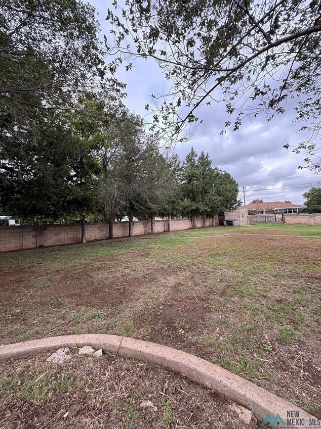 Building Photo - 1420 E 21st St