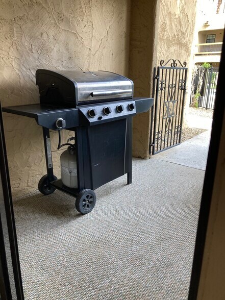 BBQ - 5300 E Waverly Dr