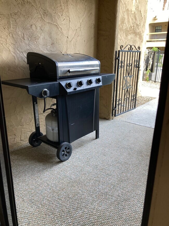 BBQ - 5300 E Waverly Dr