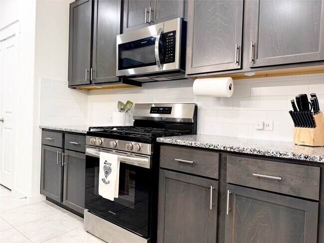 Building Photo - 4724 Peony Grn Dr