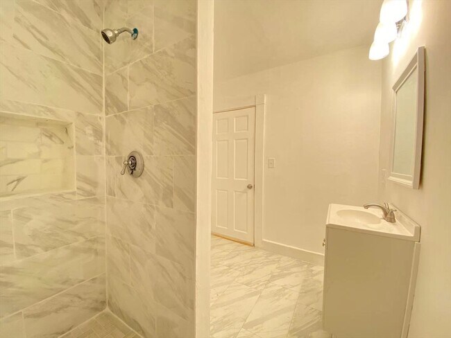 Building Photo - 70 Francis St