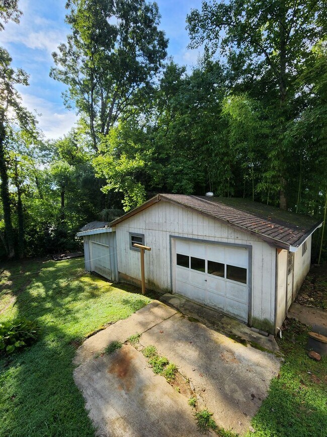 Building Photo - 106 Lousia Street