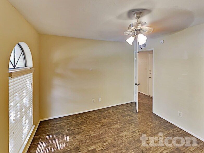 Building Photo - 5529 Kerry Ln