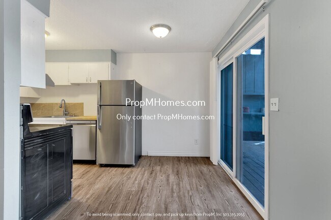Building Photo - Well-Located 2-Bedroom Unit with Classic C...