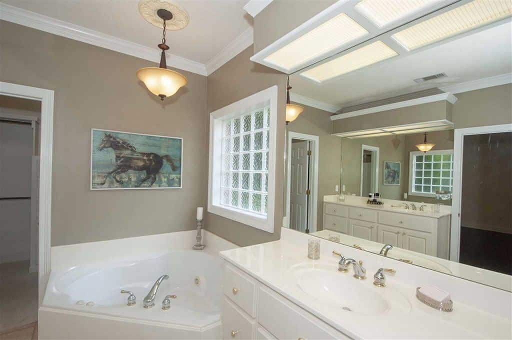 Building Photo - 110 Evergreen Ct