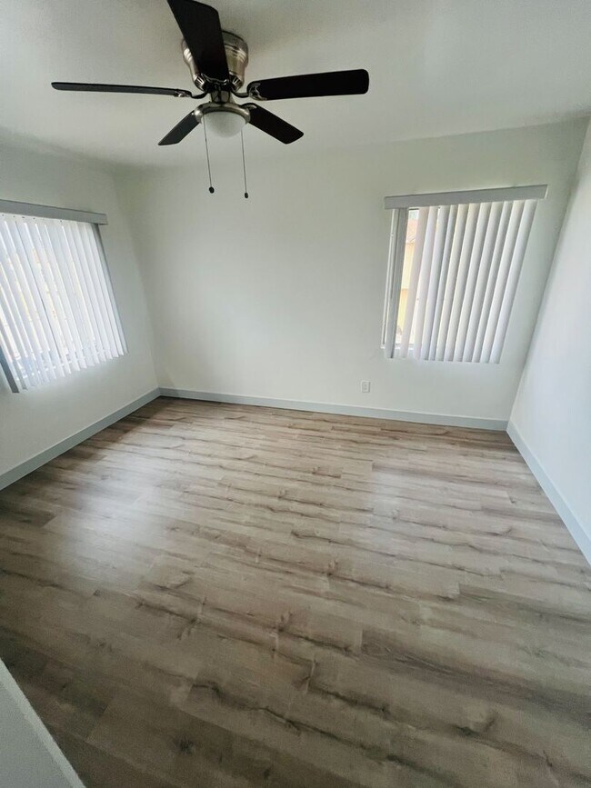 Interior Photo - 5919-5925 Crenshaw Blvd