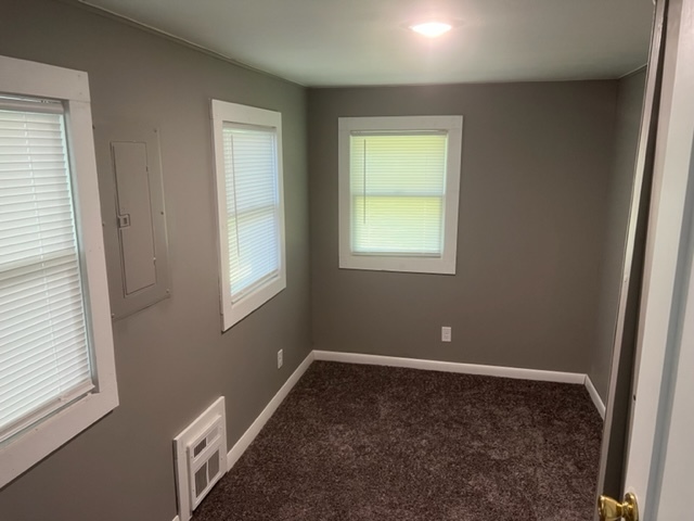 Bedroom 3 - with closet - 325 W Clay St