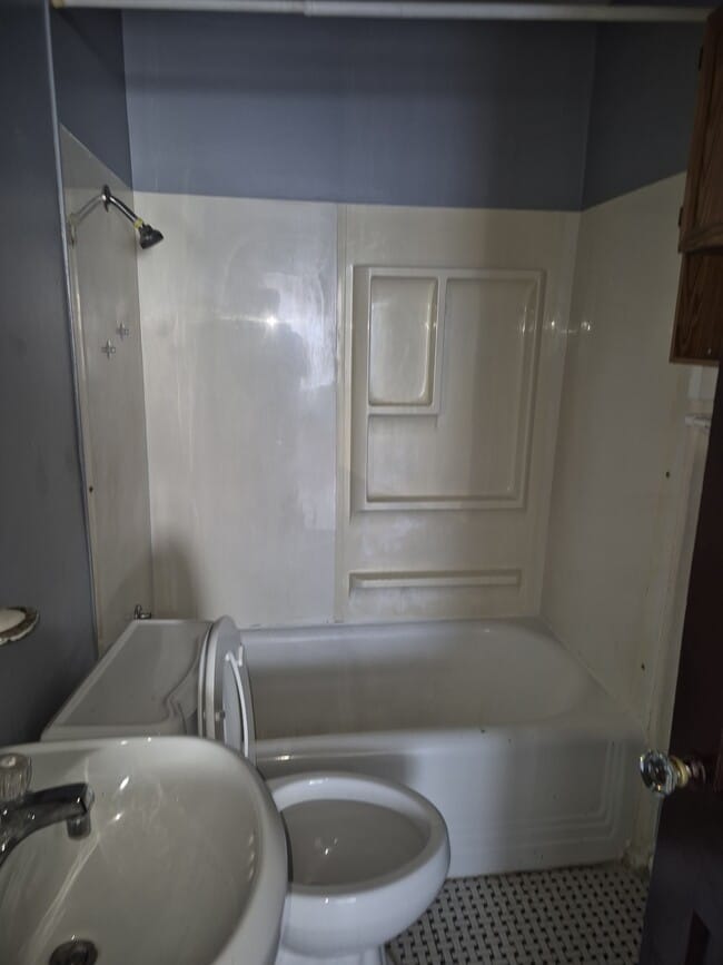 Building Photo - 429 Shirley Ave