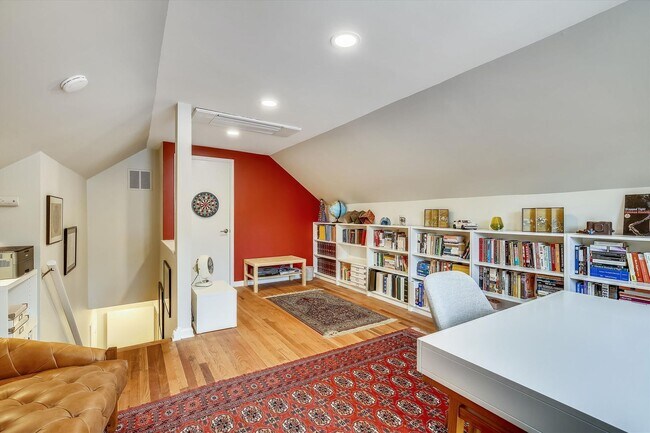 Building Photo - Fabulous 5BR 2.5BA Located in Close in Roc...