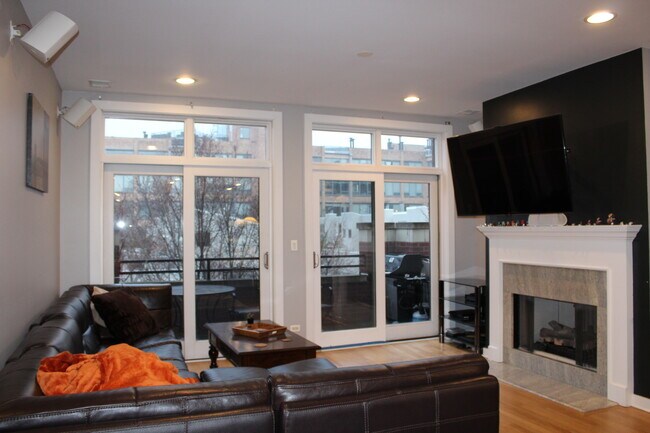 Building Photo - 675 N Peoria St