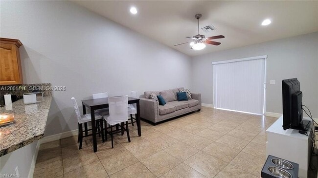 Building Photo - 152 Pullman St