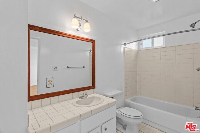 Building Photo - 4610 Densmore Ave