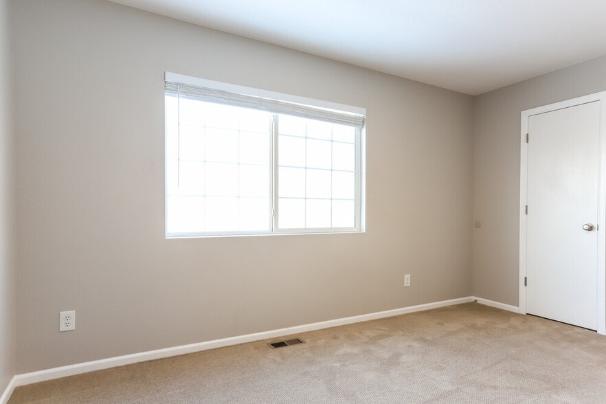 Building Photo - 5026 Perth Ct