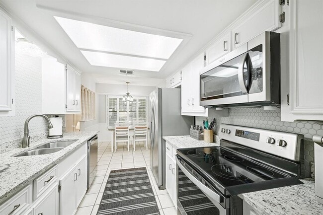 Building Photo - 110 Ridge Oak Dr