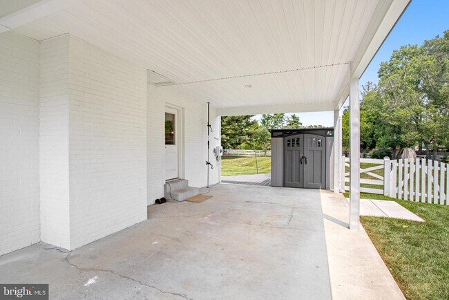 Building Photo - 5101 Redwing Dr