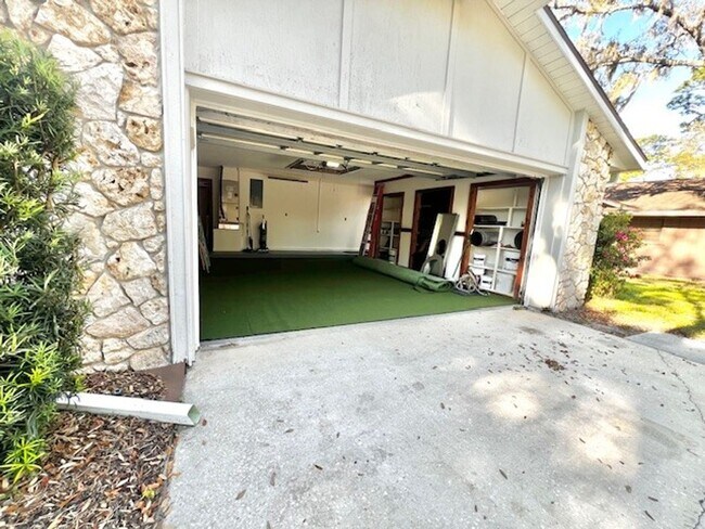 Building Photo - 320 Columbus Cir