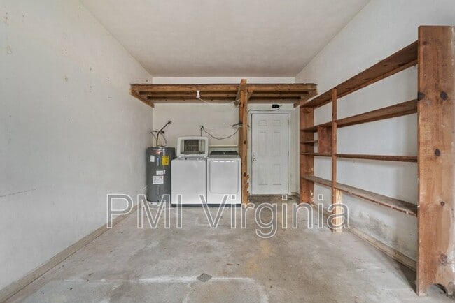 Building Photo - 705 Providence Rd