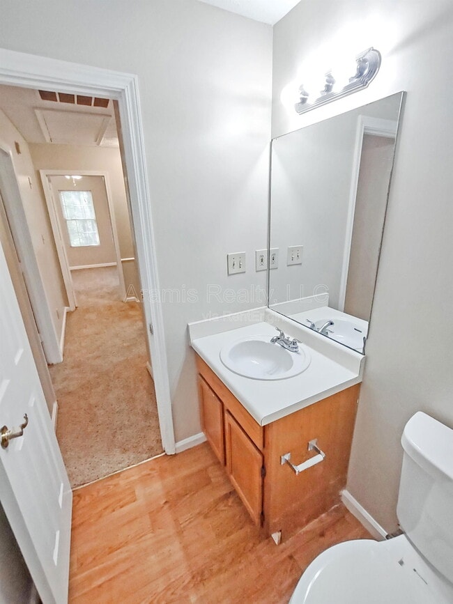 Building Photo - 117 Oriole Dr