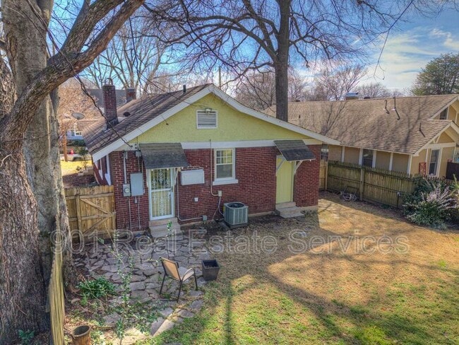 Building Photo - 2212 Nelson Ave