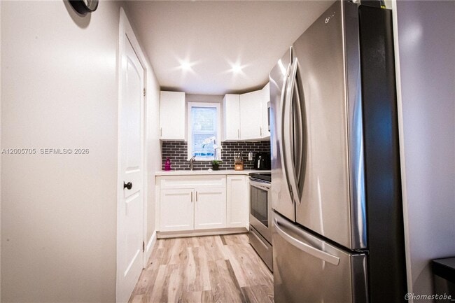 Building Photo - 227 SW 30th Ave