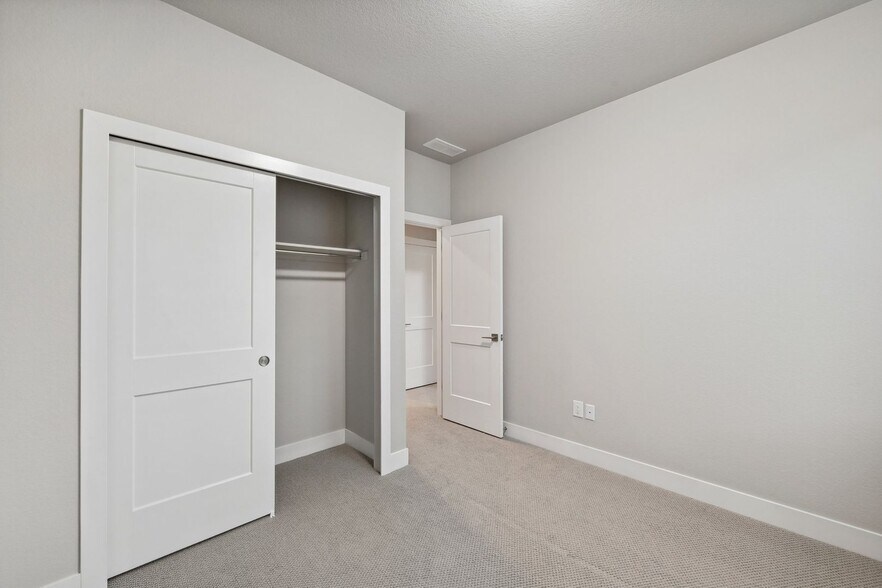 Building Photo - 6719 S Tempe Ct