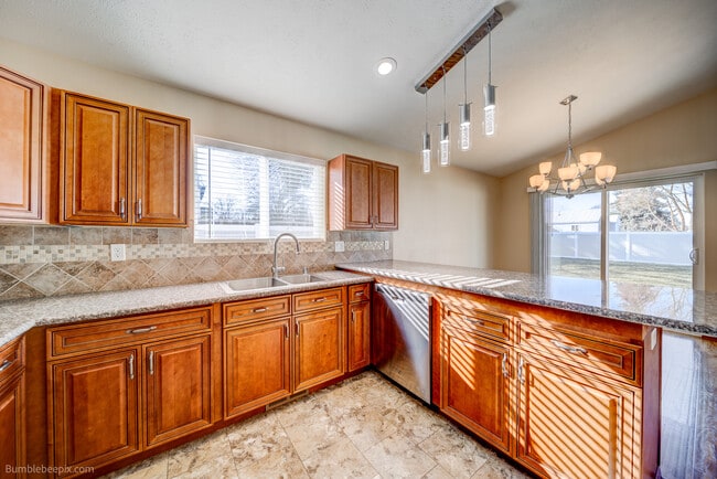 Building Photo - 1923 N Nelson St