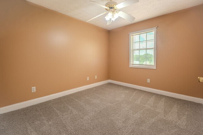 Building Photo - Spacious 4BR/3BA Townhome | Pet Friendly | Washer & Dryer Included | $1,600/mo