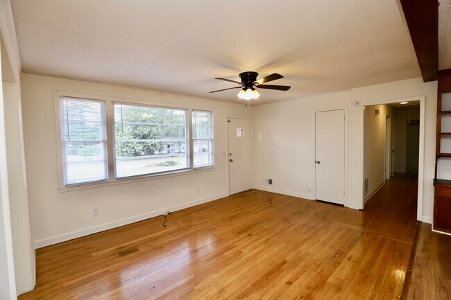 Building Photo - 1912 Dominion Dr