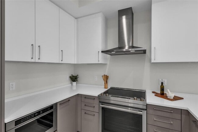 Building Photo - 275 1st Ave S